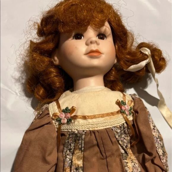 Vintage cloth and porcelain doll, curly hair with one piece romper and socks - Picture 4 of 7